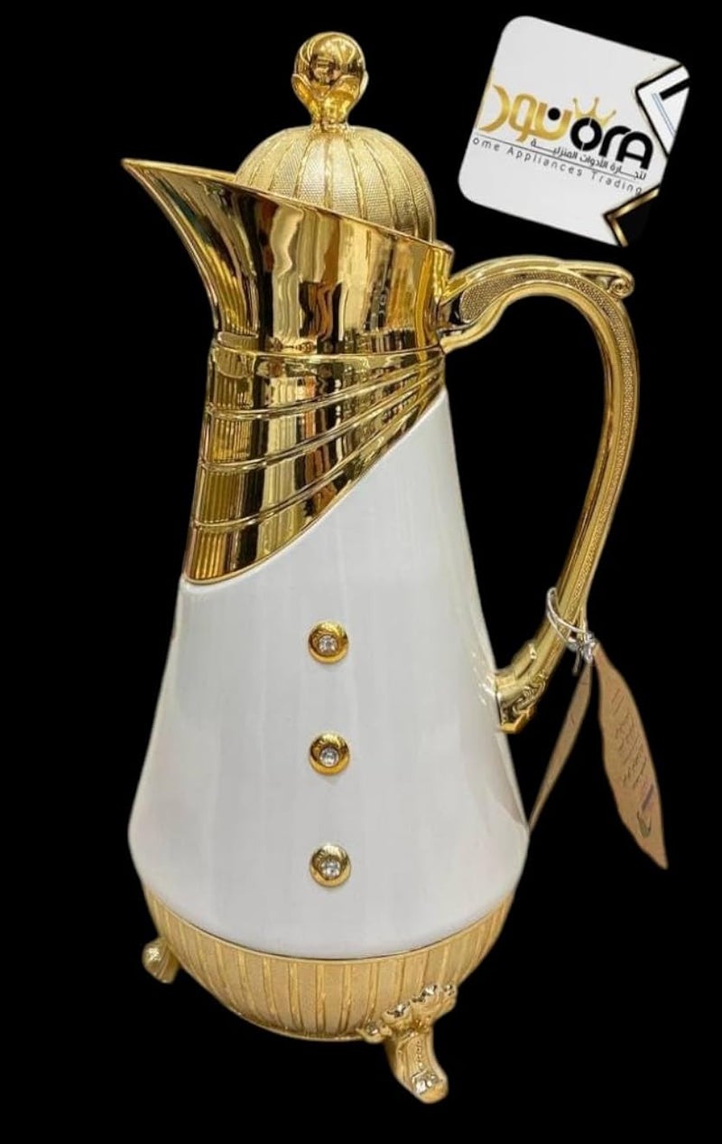 ترمس فاخر ذهبي اللون، مصنوع يدويًا، لحفظ القهوة والشاي، بتصميم عصري أنيق.